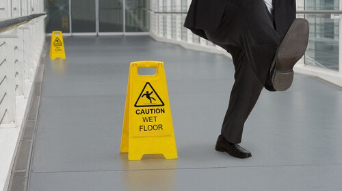 man slipping in a premises liability case