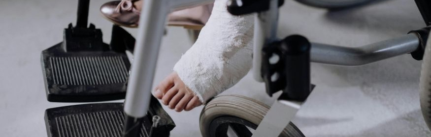 Woman injured in the foot after being involved in an accident